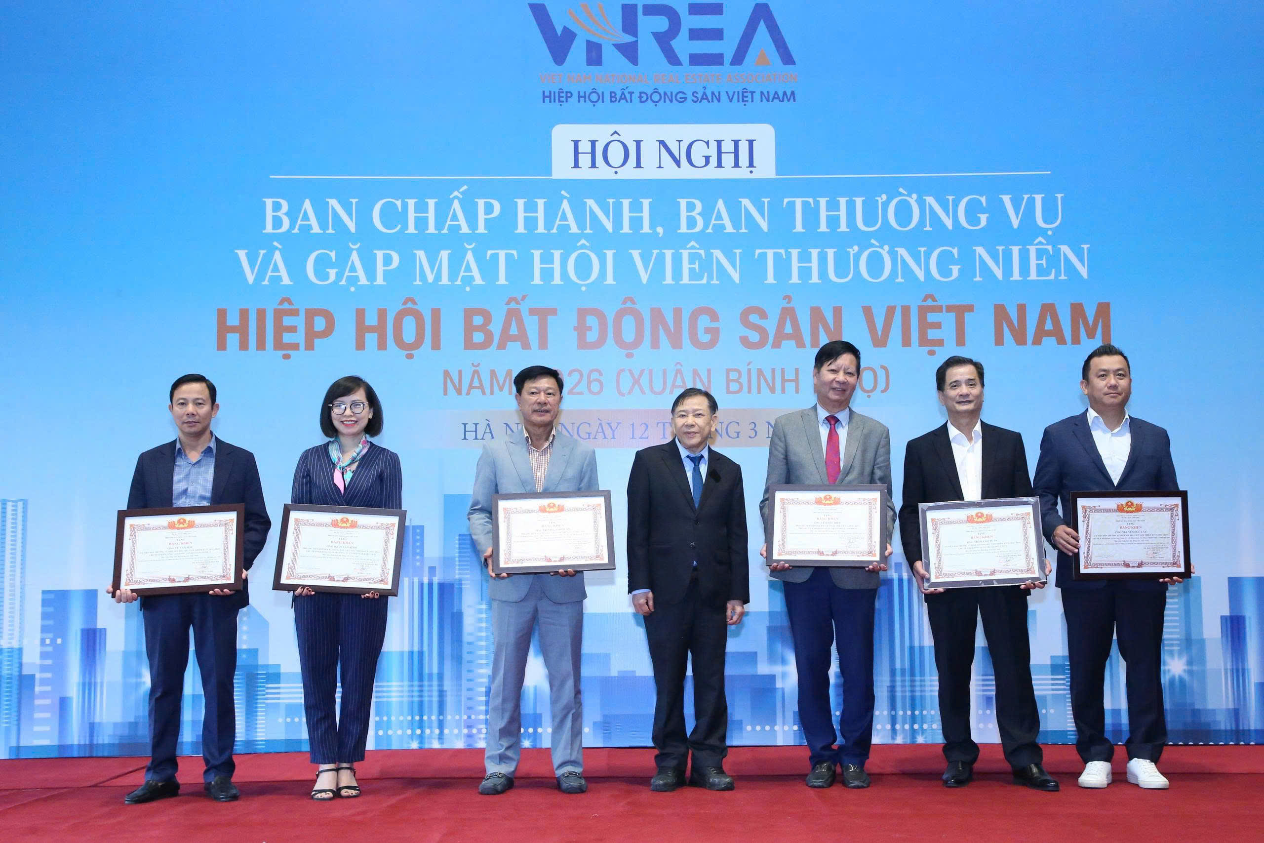 Tập đoàn Geleximco nhận “cú đúp” bằng khen vì những đóng góp cho thị trường bất động sản Việt Nam - Tập Đoàn Geleximco