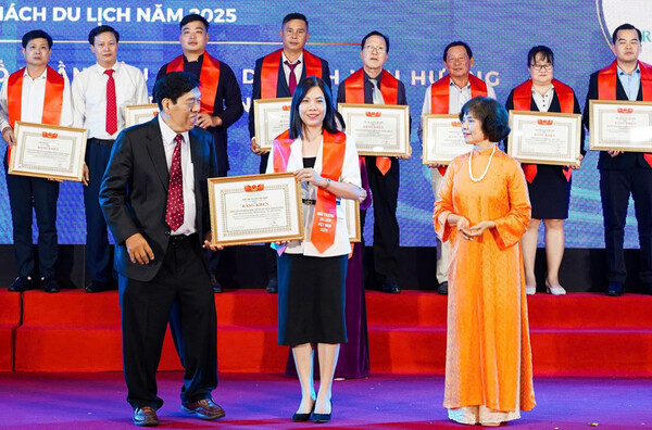 Khu du lịch Quốc tế Đồi Rồng đón nhận danh hiệu điểm đến tiêu biểu, khẳng định vị thế khu đô thị du lịch biển hàng đầu miền Bắc